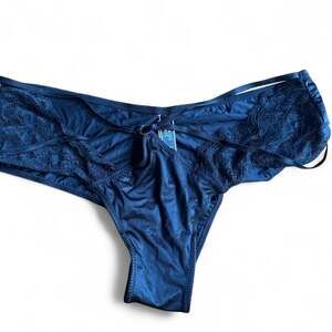 Victoria's Secret Black Lace String Accent Thong Panty M